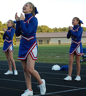cheerleaders cheering